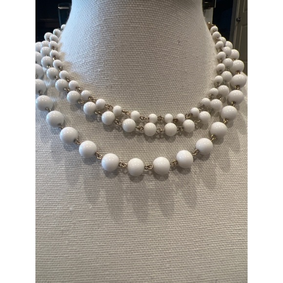 Vintage Milk Glass Necklace - Picture 2 of 6